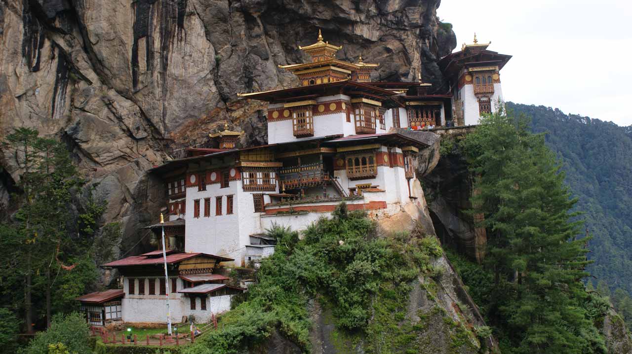 curly nomad asia bhutan paro taktsang hike monastery image